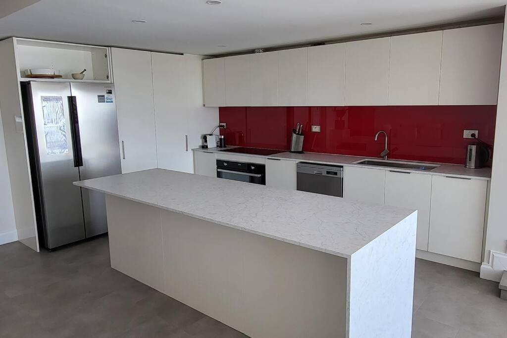 M601 - Spectacular Beachfront Penthouse Apartment *