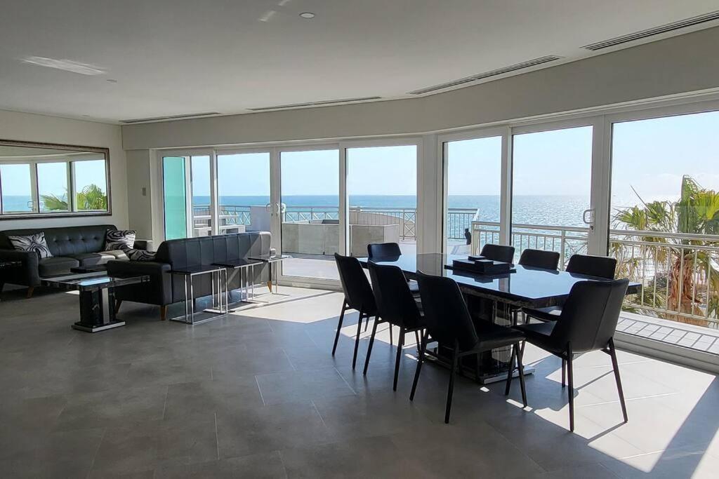 Apartment M601 - Spectacular Beachfront Penthouse Perth